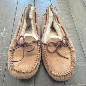 UGG Dakota Slipper Moccasin Tan‎ Woman’s Size 8